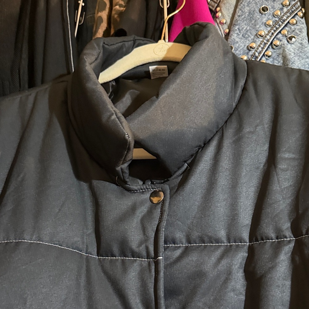 Women's Black Puffer Vest With Ruffle Detail - Picture 3 of 5